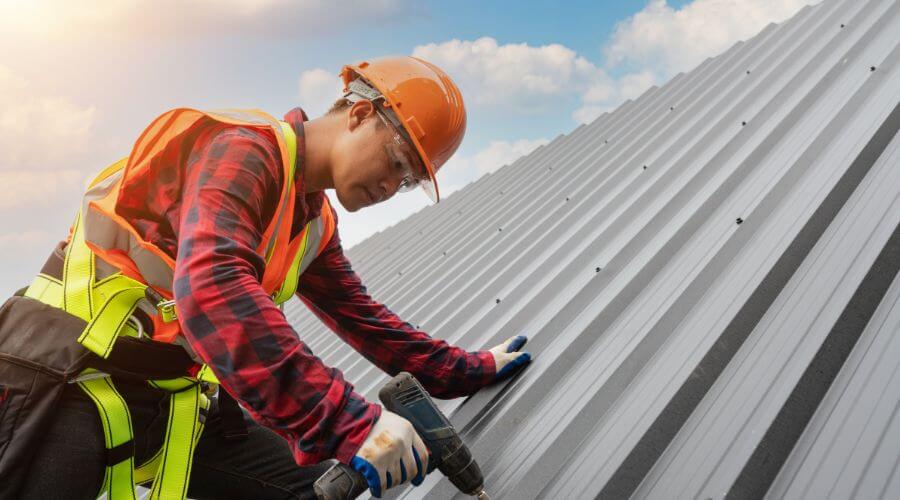 Professional gutter cleaning in Stonington, CT